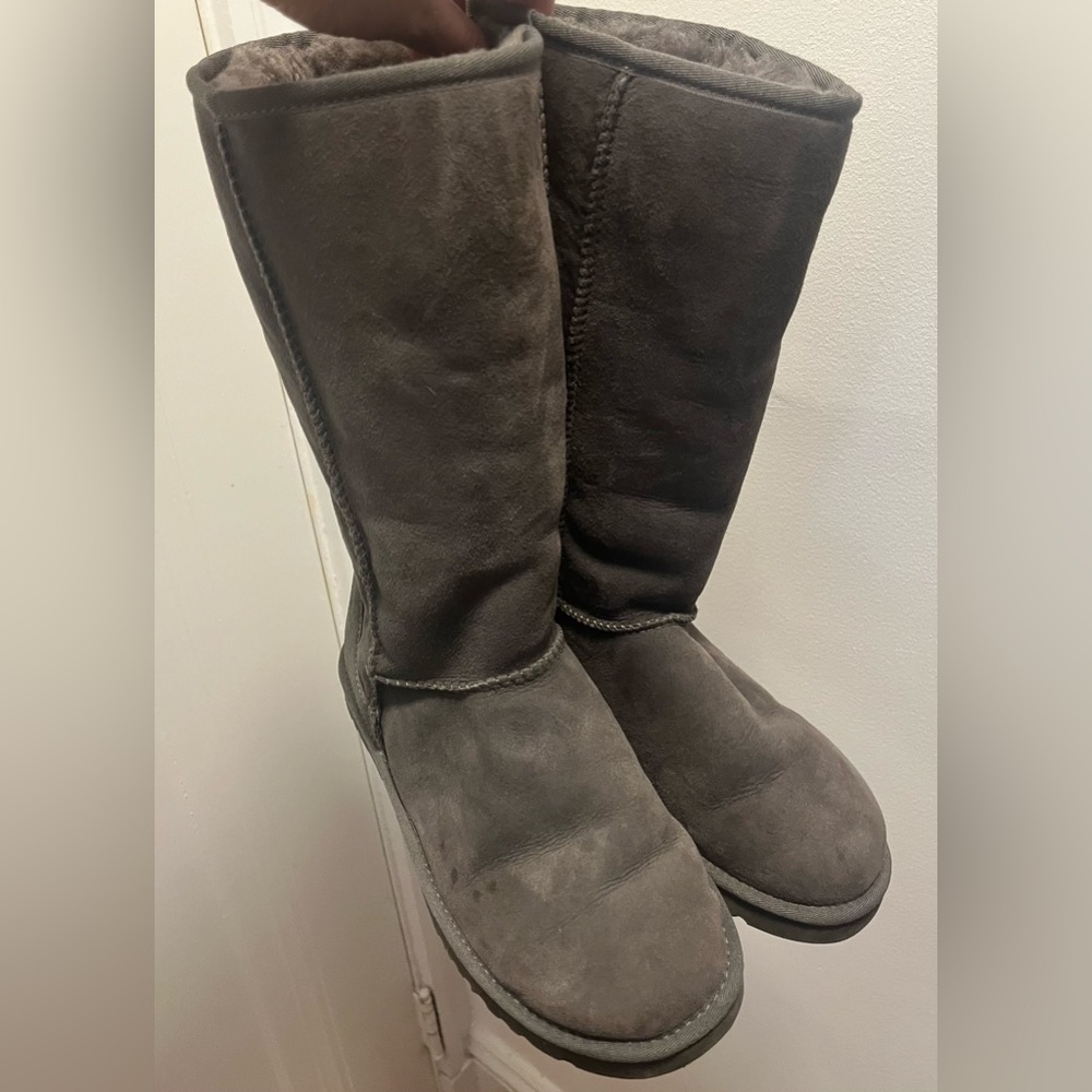 EUC Authentic Gray Classic Tall Ugg Boots (9) - Picture 2 of 6